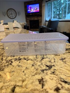 Tupperware Light Purple FridgeSmart Produce Keeper